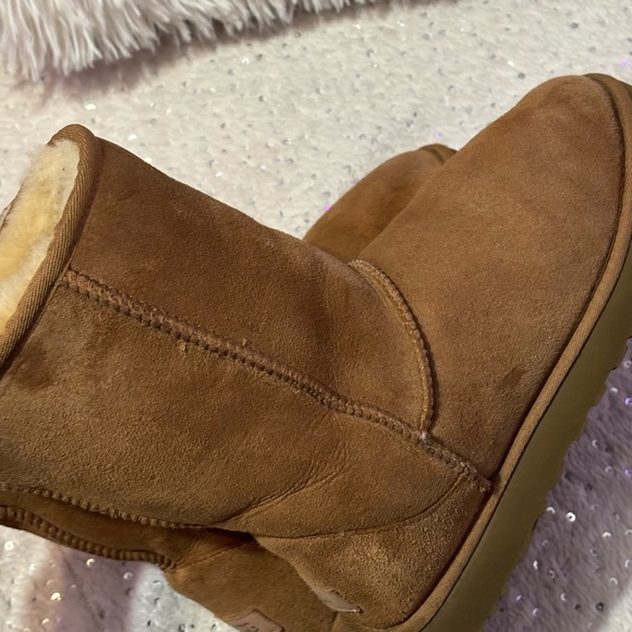 UGG Classic Short II - Picture 14 of 16